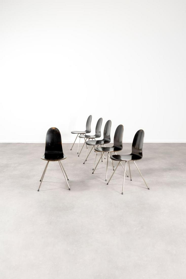 ARNE JACOBSEN (1902-1971) Tongue - 3102 …: ARNE JACOBSEN (1902-1971) Tongue - 3102 Suite de six chaises Contreplaqué moulé laqué et tubes d’acier chromé. reeks van zes stoelen Voorgevormd gelakt multiplex en verchroomde stalen buizen. Pr