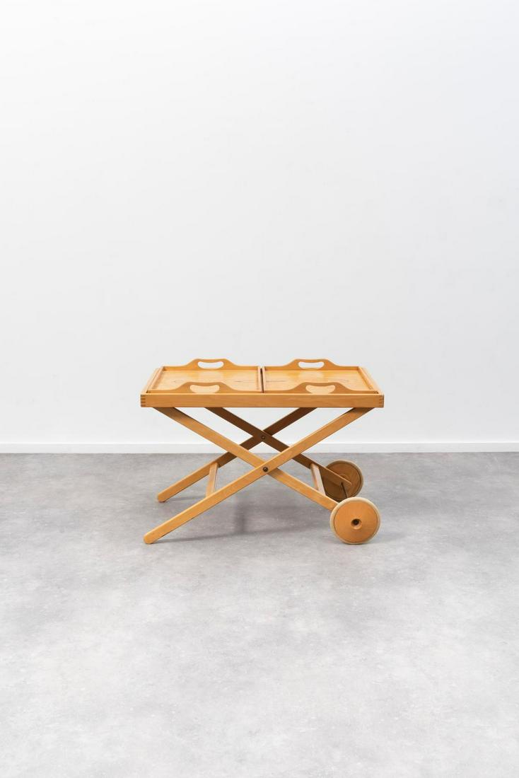 AULIS LEINONEN & TAPIO WIRKKALA (1915-1985) D…: AULIS LEINONEN & TAPIO WIRKKALA (1915-1985) Desserte à deux plateaux amovibles Bouleau. Plaquette de l’éditeur. Trolley met twee verwijderbare laden Berk. Uitgever label. Circa 1950. Ed. Asko. H.6