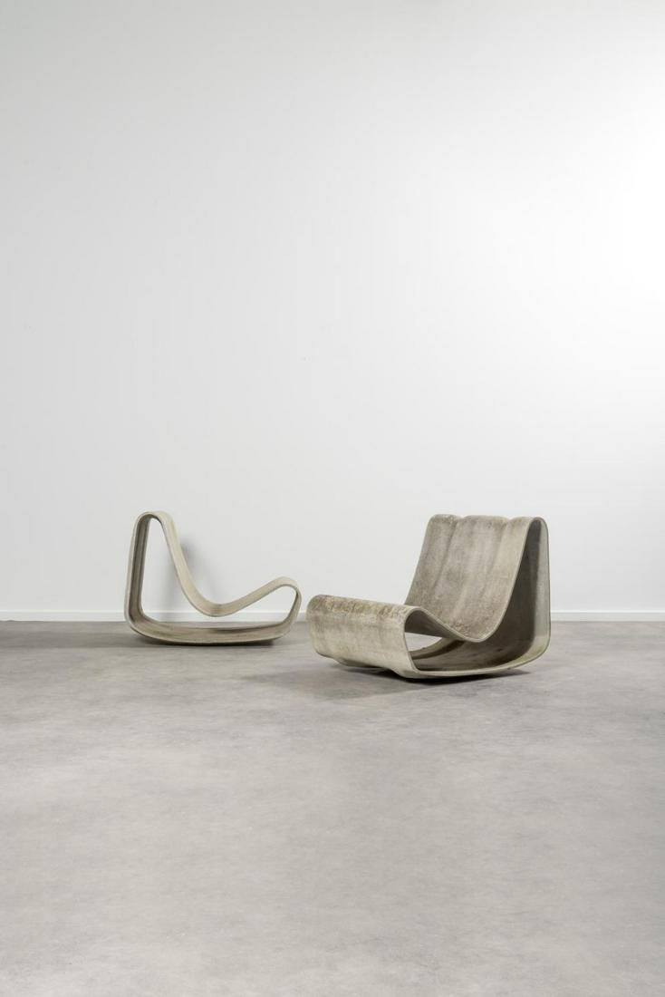 WILLY GUHL (1915-2004) Paire de chauffeuses d…: WILLY GUHL (1915-2004) Paire de chauffeuses d’extérieur Béton fibré. Paar tuin zetels Beton. Circa 1950/55. Ed. Edition Eternit AG. Suisse. H.80 cm L.53,5 cm P.78,5 cm