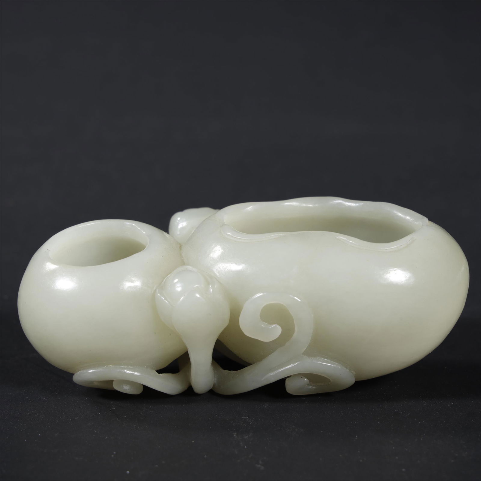 A MAGNIFICENT CARVED WHITE JADE WATER POT (1 of 4)
