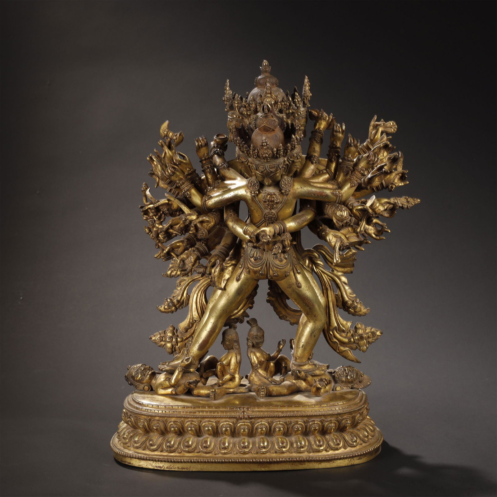 A CHINESE GILT-BRONZE BUDDHA STATUE (1 of 12)