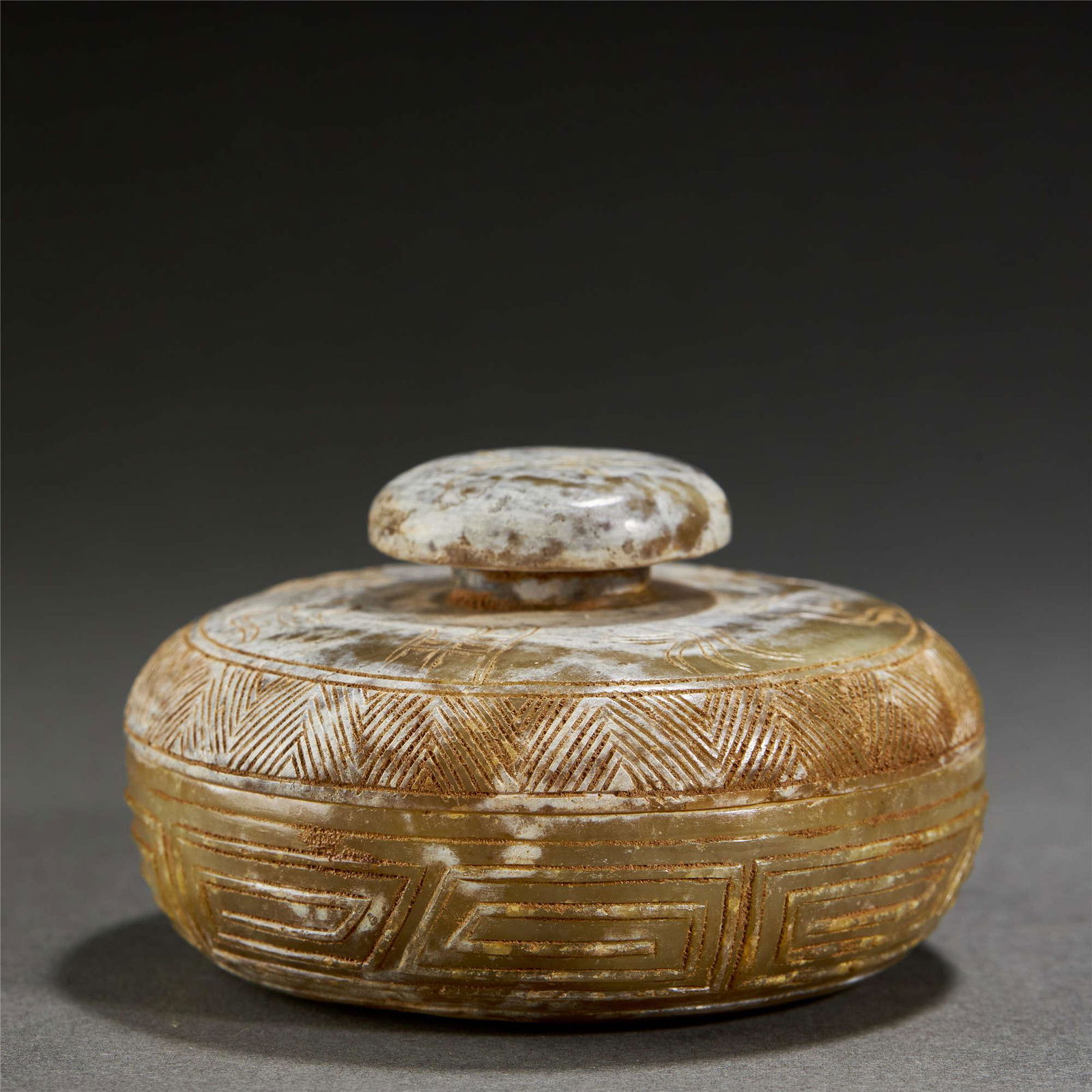 CHINESE JADE BOX AND COVER,WARRING STATES PERION: CHINESE JADE BOX AND COVER,WARRING STATES PERION Height:5cm Diam:9cm