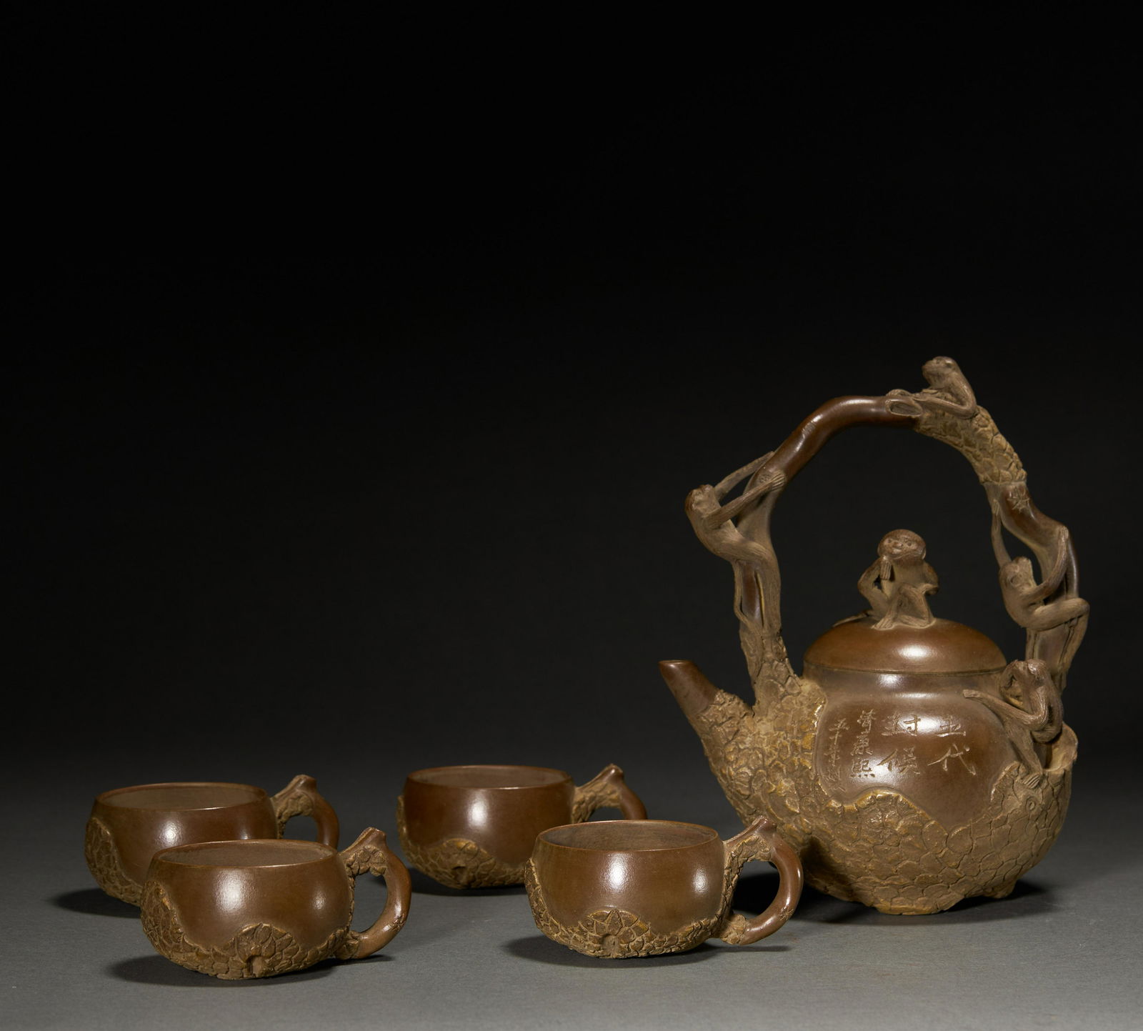 CHINESE A SET OF ZISHA TEAPOT AND CUPS (1 of 8)