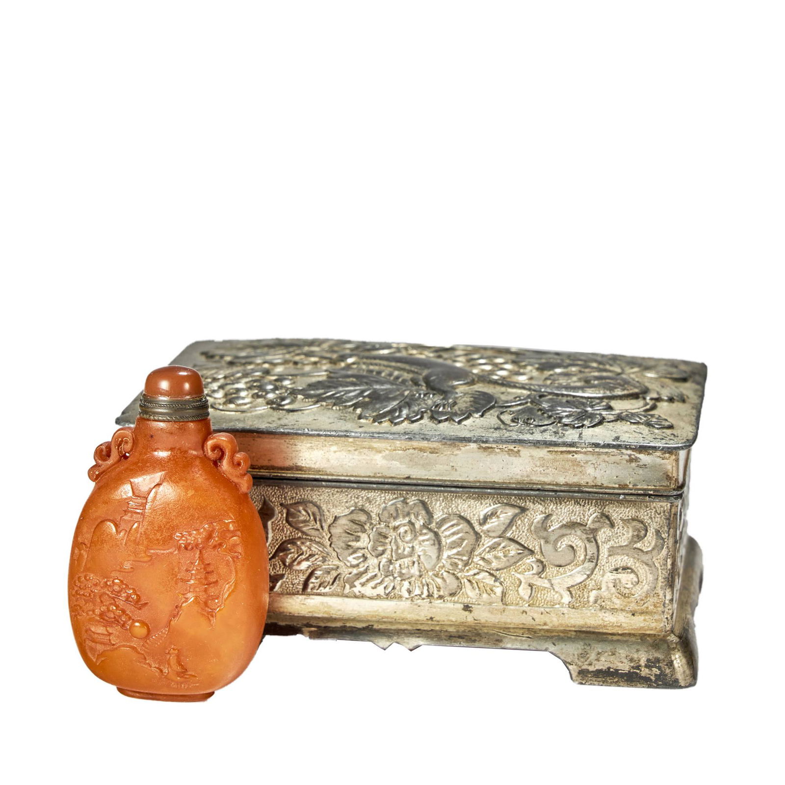 A CARVED AMBER SNUFF BOTTLE WITH BOX,QING DYNASTY,CHINA (1 of 8)