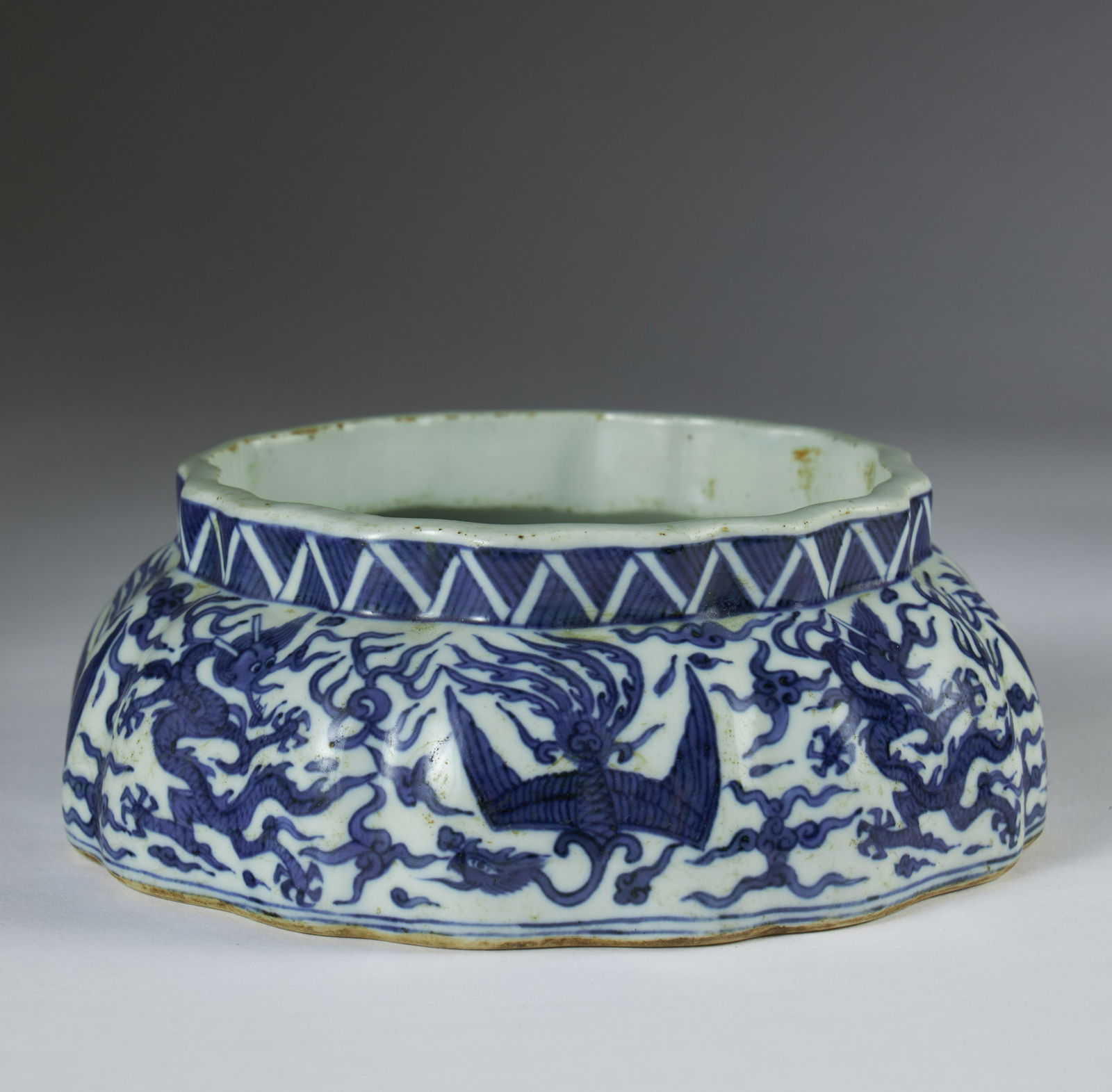 A BLUE AND WHITE GLAZED PORCELAIN BRUSH WASHER (1 of 5)