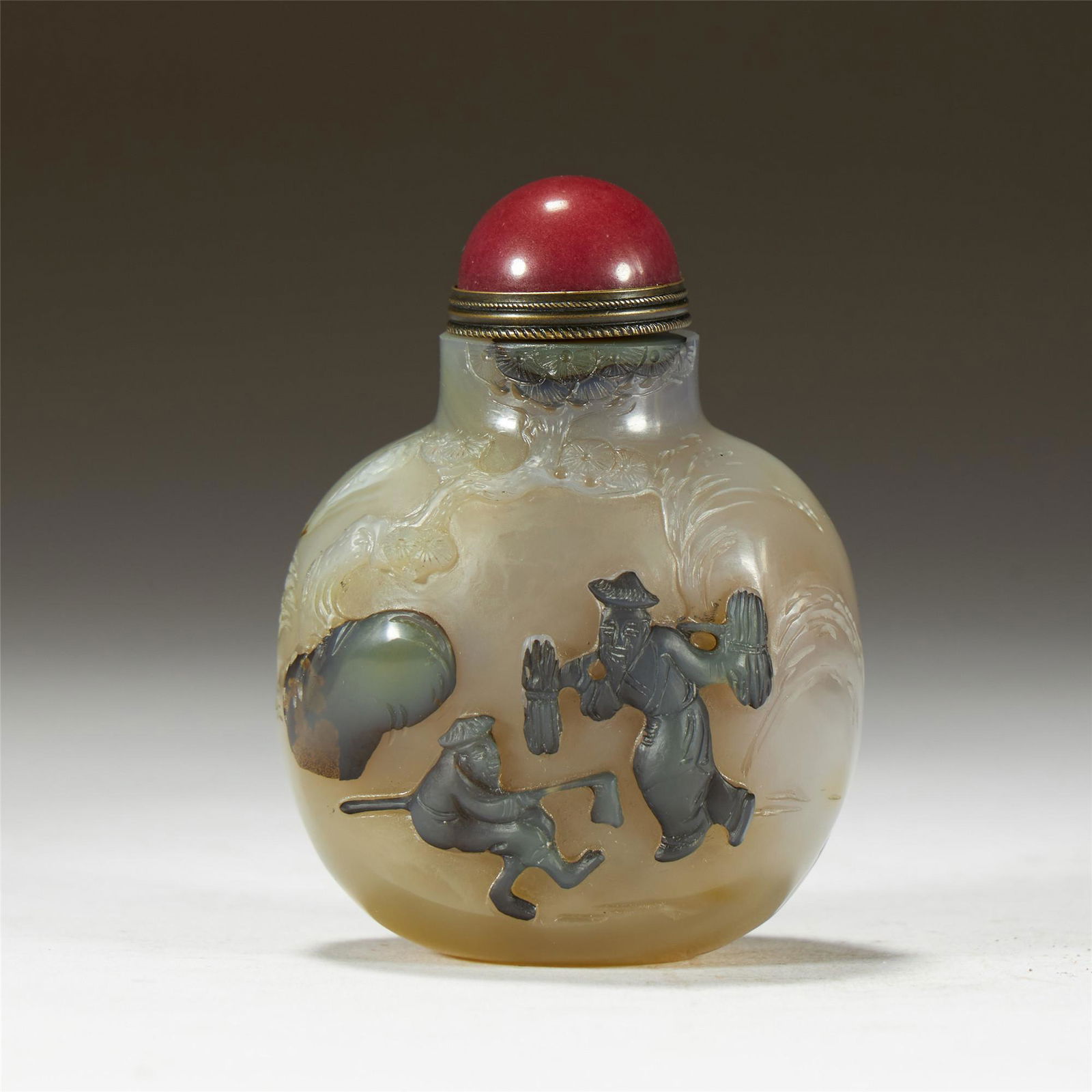A CARVED AGATE SNUFF BOTTLE (1 of 7)