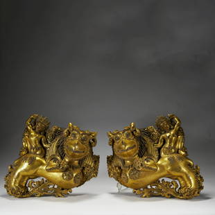 A TIBETAN PAIR OF GILT BRONZE BUDDHA PANELS: A TIBETAN PAIR OF GILT BRONZE BUDDHA PANELS L:30cm W:27cm