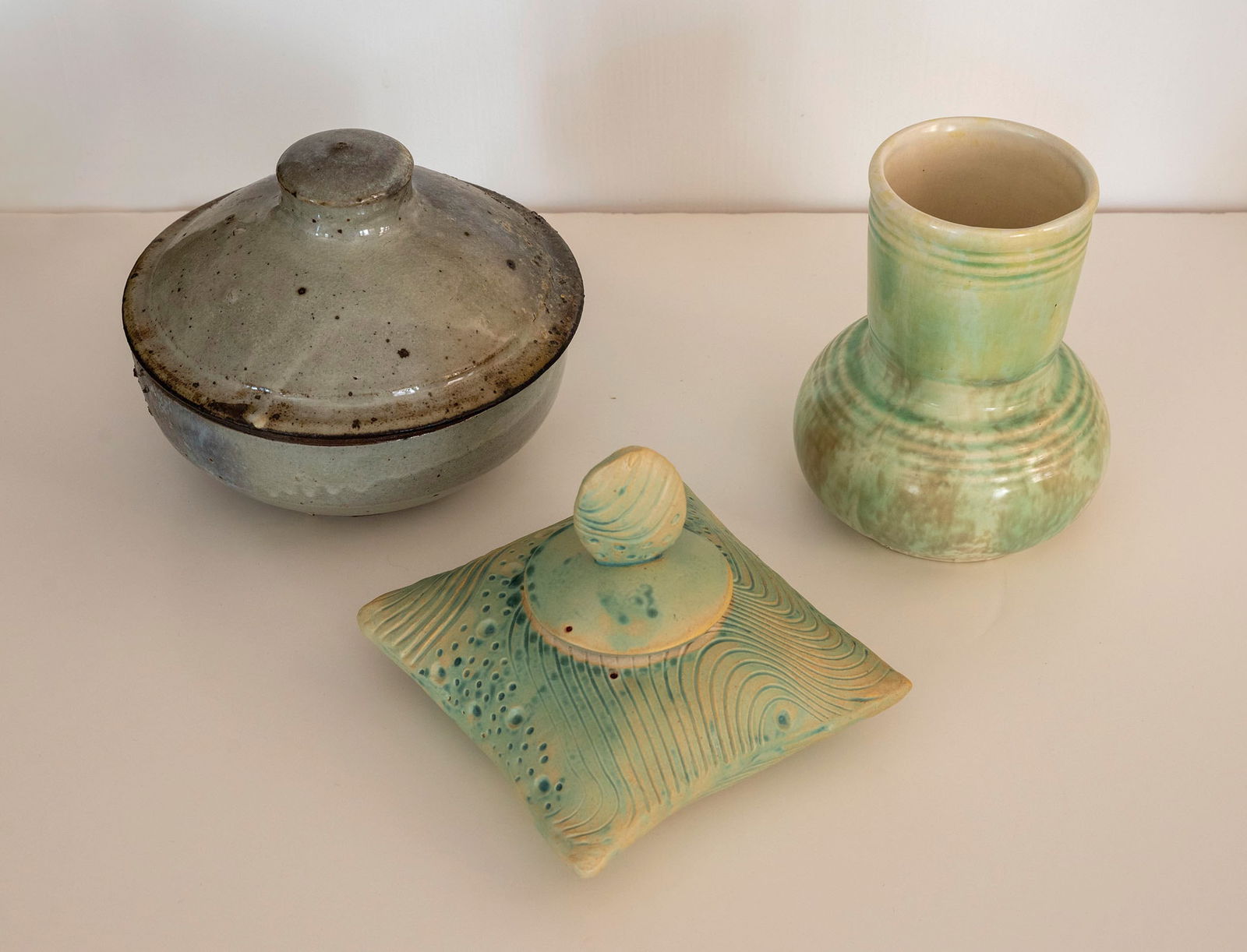 THREE POTTERY VESSELS (1 of 3)