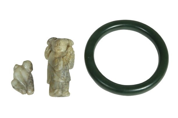 ANTIQUE CHINESE JADE PENDANTS W JADE BRACELET (1 of 13)