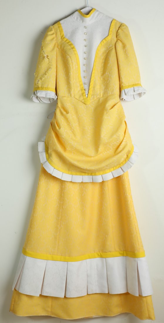 Main St Plaza Inn Hostess Dress Disneyland (1 of 12)