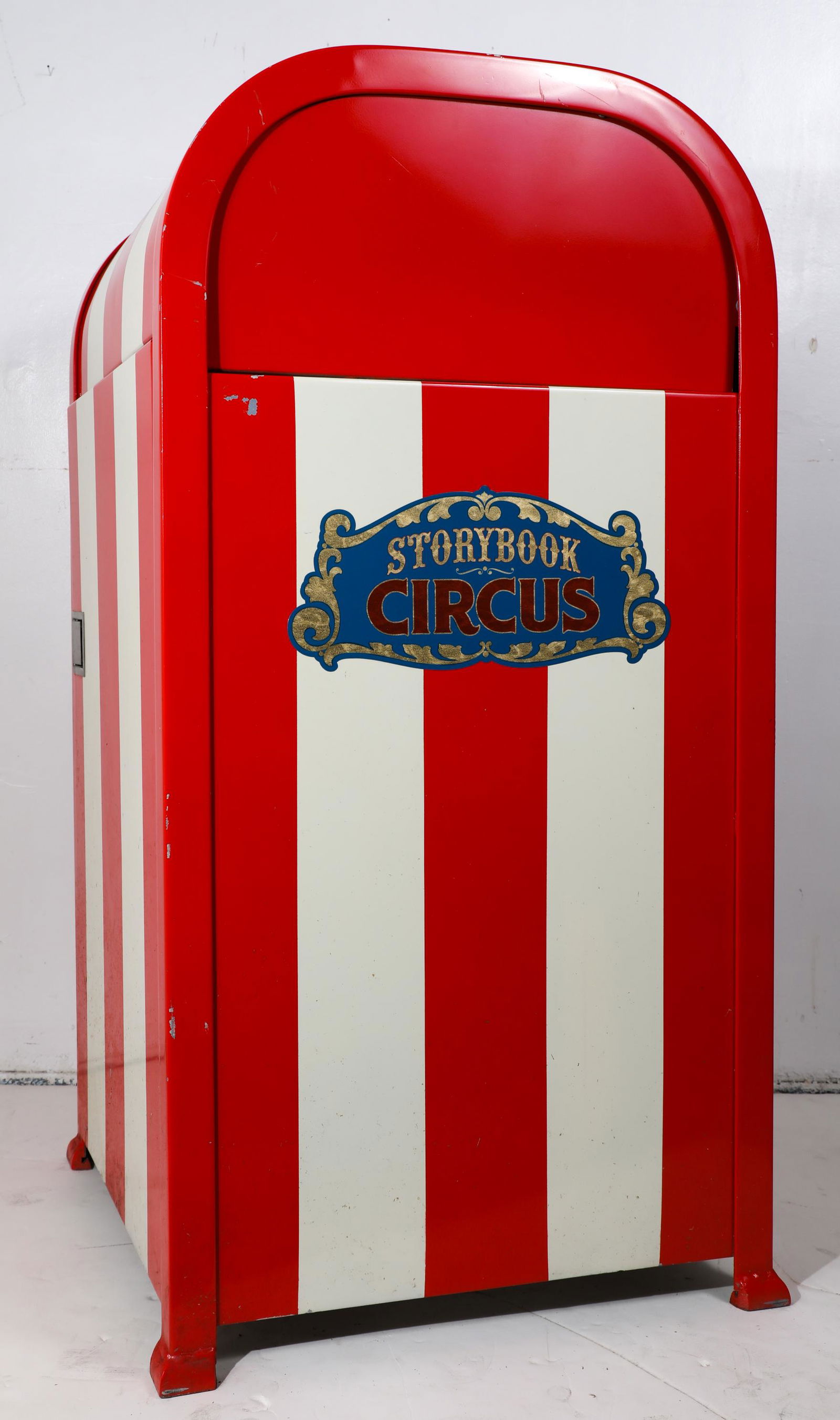 Walt Disney World Storybook Circus Park Used Prop Trash (1 of 7)