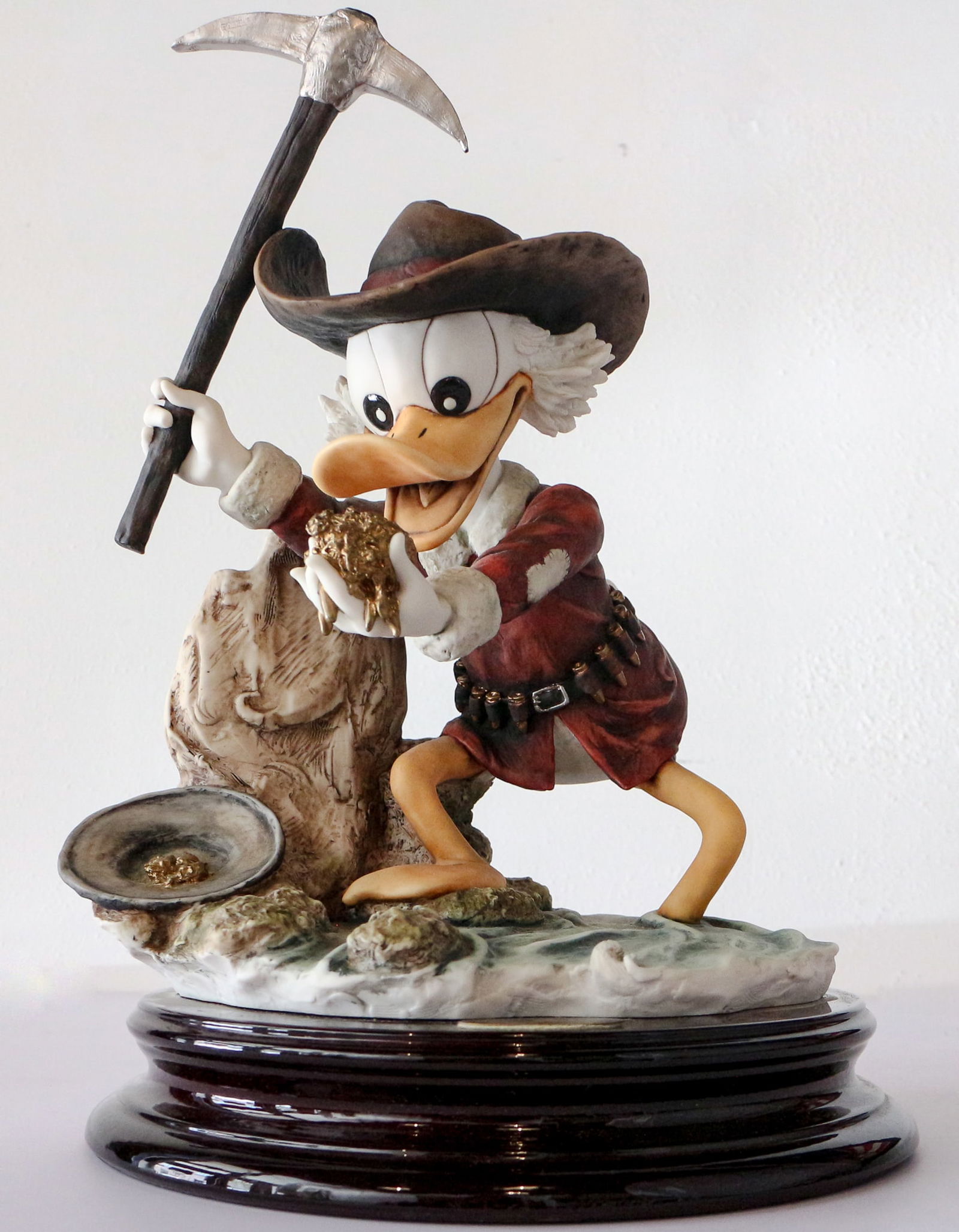Carl Barks Scrooge McDuck - Eureka!  Porcelain  Figure Giuseppe Armani (1 of 13)