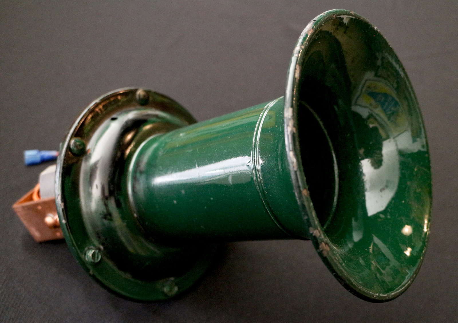 Main Street Omnibus Metal Horn Prop.: (Disneyland, c. 1990s - 2000s). This is a terrific horn prop from the Main Street Omnibus at Disneyland. A Disneyland-icon since it debuted in 1956, the Omnibus has been featured in countless press ph