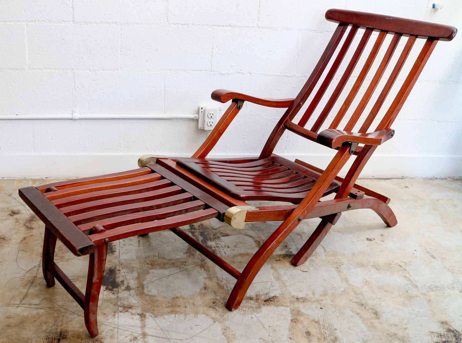 RMS Queen Mary Deck Chair. (1 of 3)