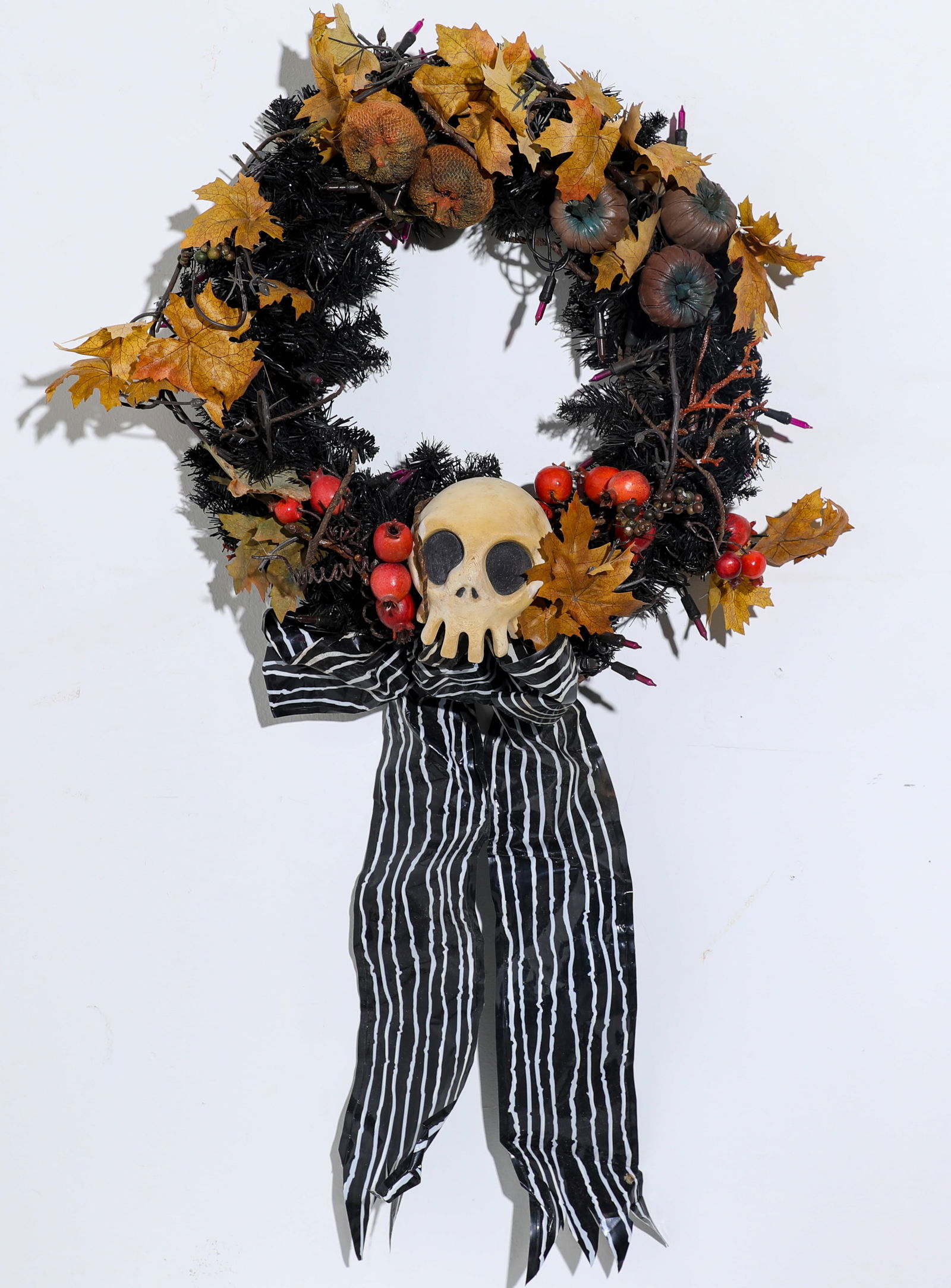 Haunted Mansion Holiday Skull Wreath Light-Up Prop. (1 of 7)
