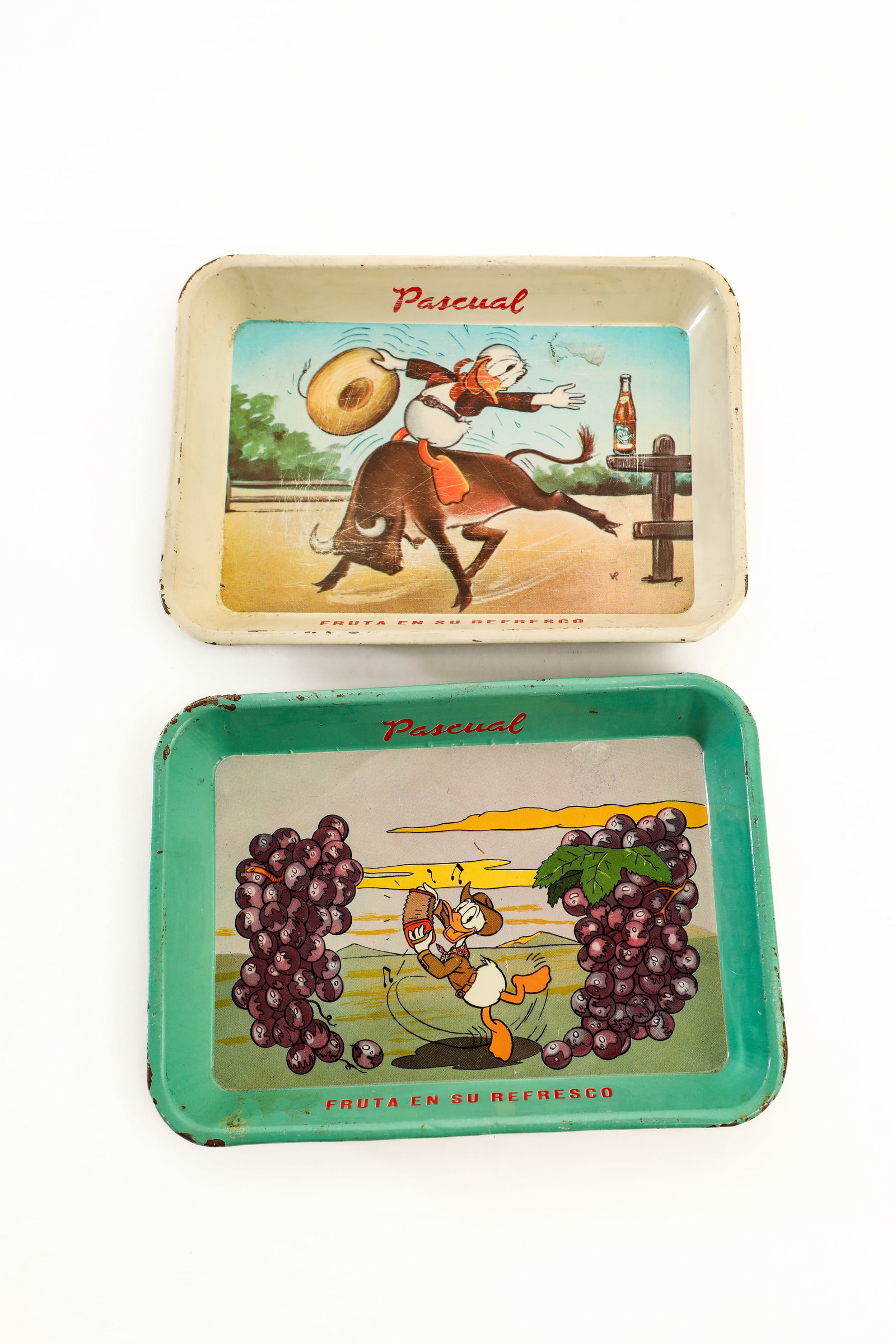 Pair of Vintage Donald Duck Tin Trays. (1 of 4)