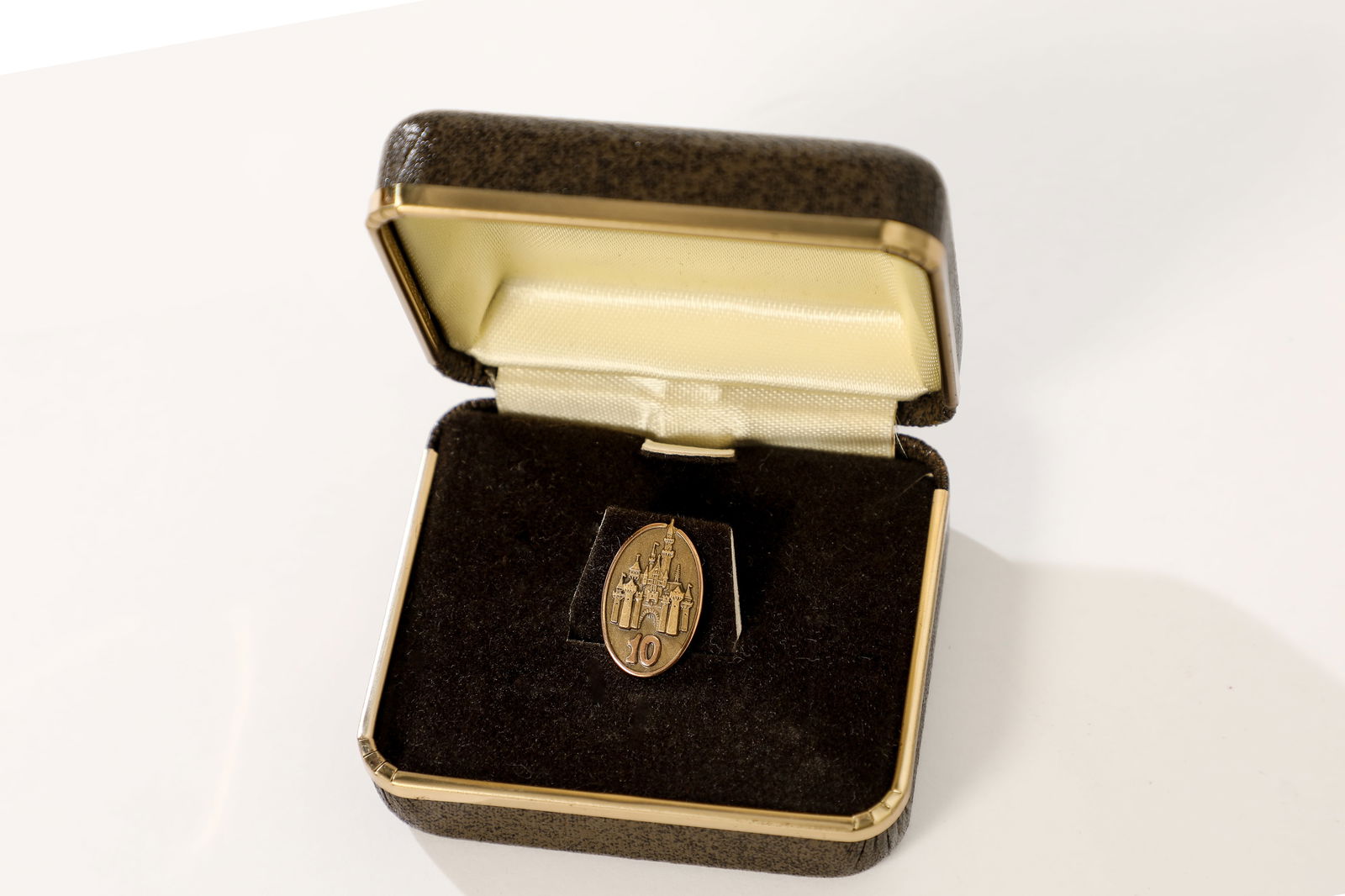 10-Year Cast Member Sleeping Beauty Castle Service Pin. (1 of 4)