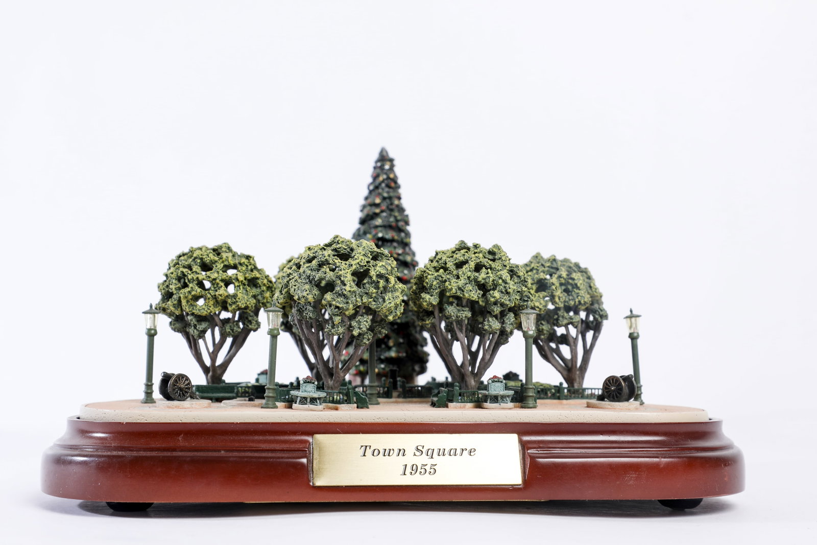Disneyland - Town Square 1955 Model by Bob Olszewski First Edition (Disney, 2004).: "Turn the calendar back 50 years and imagine you are on a typical "Main Street" of an American town" with this fan-favorite miniature of Town Square - a Disneyland "Main Street, USA Collection" First 