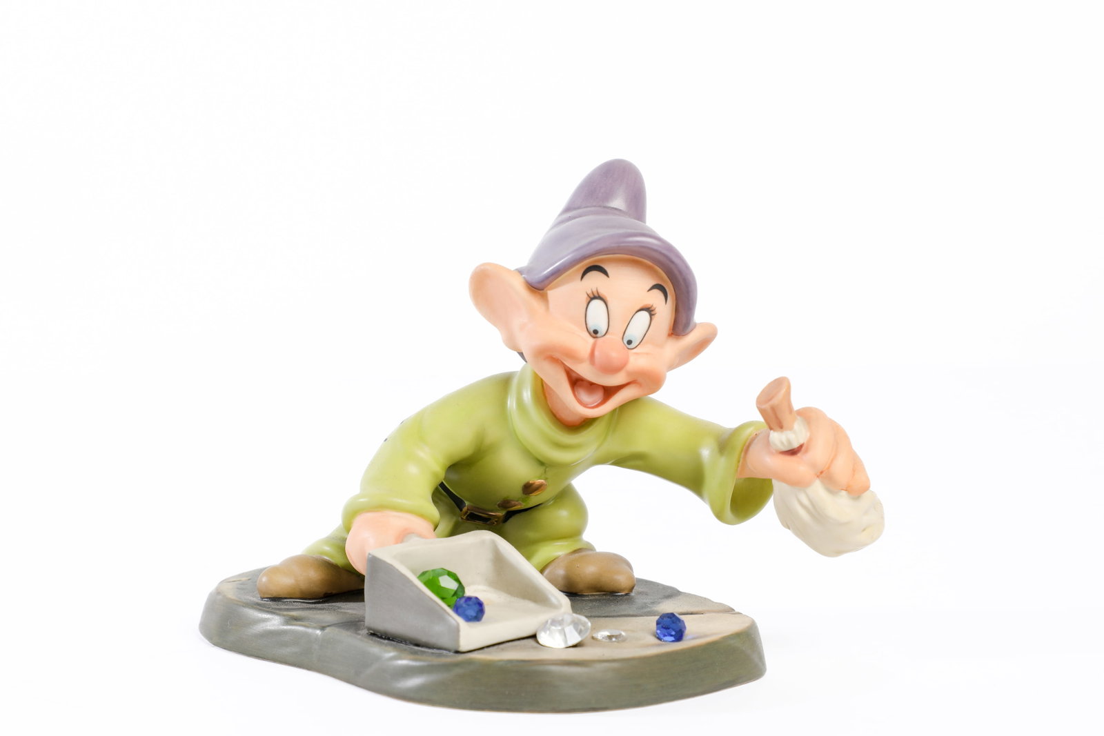 Walt Disney Classics Collection “We Pick Up Everything in Sight” Dopey Figure (2004).: “Where a million diamonds shine,” Dopey sweeps the mine, for “We Pick Up Everything In Sight”, a stunning Walt Disney Classics Collection release! Sculpted by Disney Artist Bruce Lau, 
