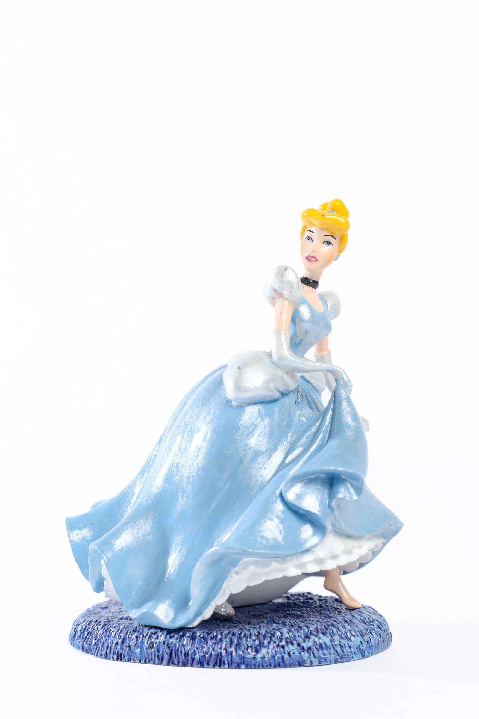 Department 56 - Cinderella “It’s Almost Midnight” Figure (2006-2008). (1 of 5)