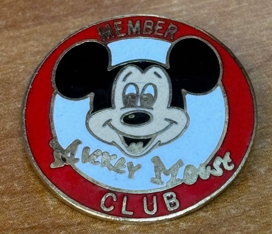 Vintage Mickey Mouse Club Member Pin (2000). (1 of 2)