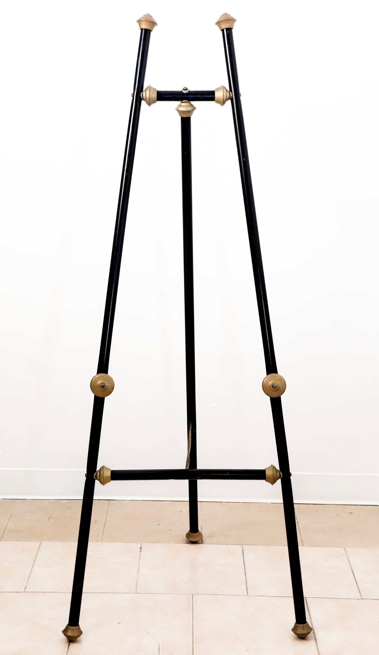 RARE Disneyland Gallery Foldable Tripod Easel (c.2001-2005).: This foldable tripod easel presented title cards and artwork from various exhibitions hosted by the original Disney Gallery in New Orleans Square at Disneyland! The original Disney Gallery operated hi