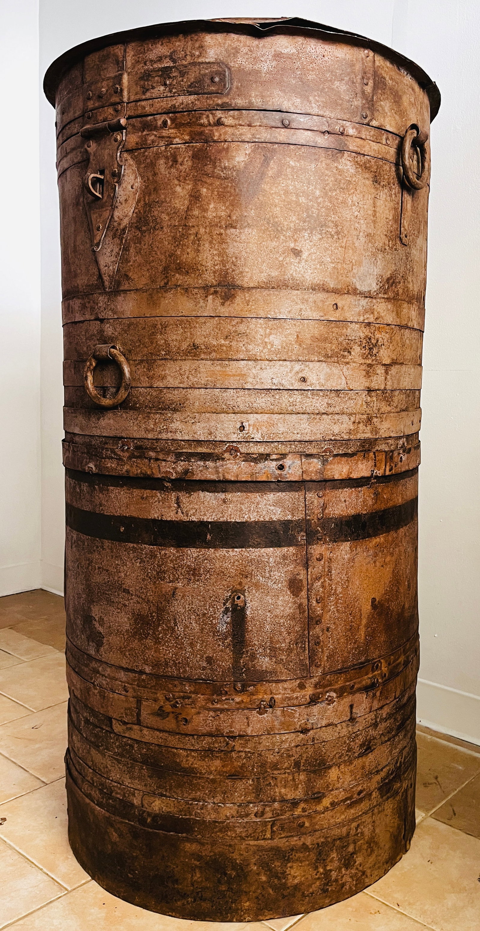 “Disneyland - Star Wars Galaxy’s Edge Cargo Drum Prop (2019): “What’s the cargo?” “A long time ago in a galaxy far, far away...” this rare, large, cargo drum was a common sight around the hangar bays and cargo holds of Star Wars, Galaxy’s Edg