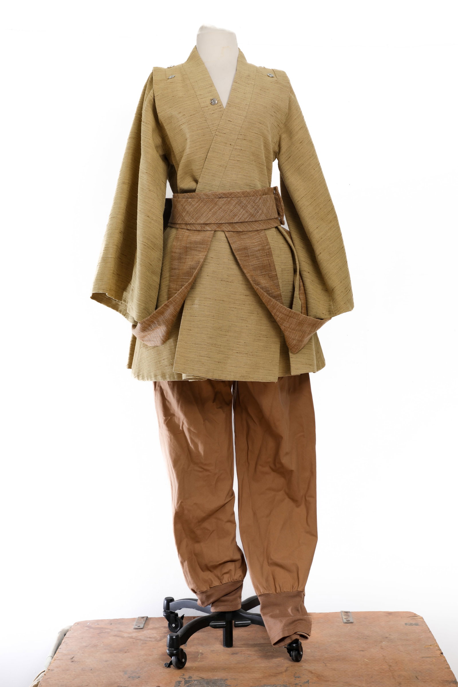 Disneyland - Rare Star Wars Jedi Cast Members Costume (2006).: “Your weapons, you will not need them.” This three-piece set - an “undertunic”, trousers and sash, comprise the official Jedi Apparel Costume worn by Cast Members of Disneyland! Jedi C