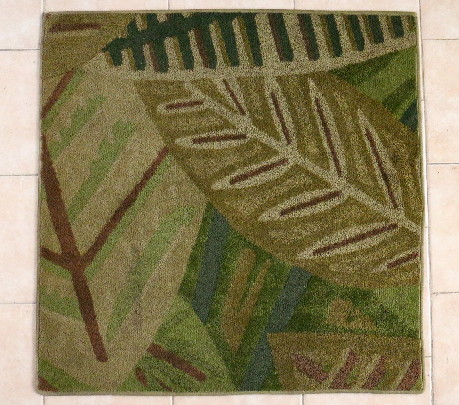 Disney's Grand Californian Hotel “Garden” Rug (2001-2008): This large decorative rug features the leafy, green, “Garden” theme that was shared by Disney's Grand Californian Hotel & Spa and Downtown Disney! When “Anaheim GardenWalk” opened just
