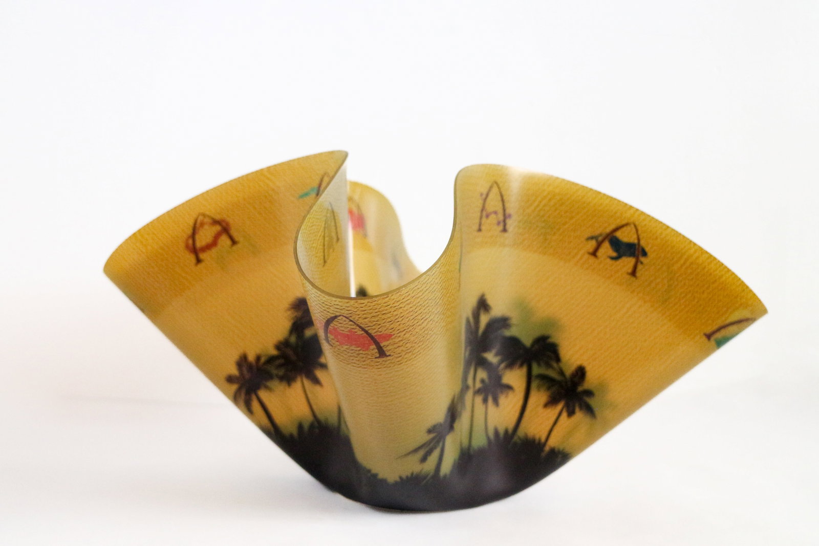 RARE Disney Aulani Resort & Spa “Grand Opening Media Event” Vase Prop (2011): “Discover magic in Hawai`i” with this Aulani DekoVase custom centerpiece - a prop from the Grand Opening Media Event of Disney Aulani Resort & Spa! In 2011, Aulani, A Disney Resort & Spa becam