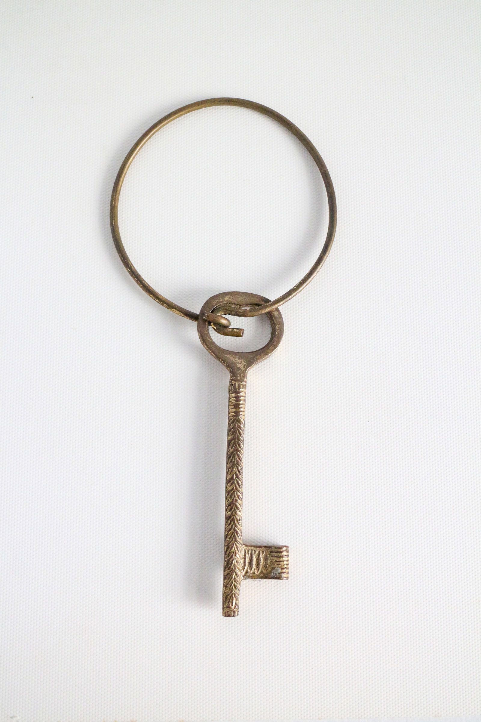 Disneyland - Pirates of the Caribbean Spare Prop Key (2000s-2010s): “Can’t you reach any further?” There be plenty of “stub-winged bilge rats”, waitin’ to pilfer this prop key from the Pirates of the Caribbean at Disneyland! Occasionally, “blaste