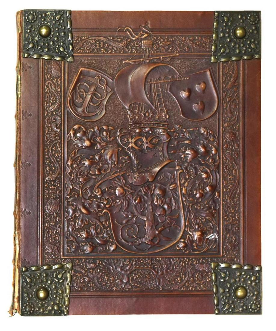 Gerlach,M.: Haus- und Familien-Chronik. Texte von Paul von Zimmermann. Wien, Gerlach u. Schenk (ca. 1890). 4°. Mit chromolith. Tit. u. 5 chromolith. Zwischentiteln sowie zahlr. chromolith. Illustr. u. Kopfle