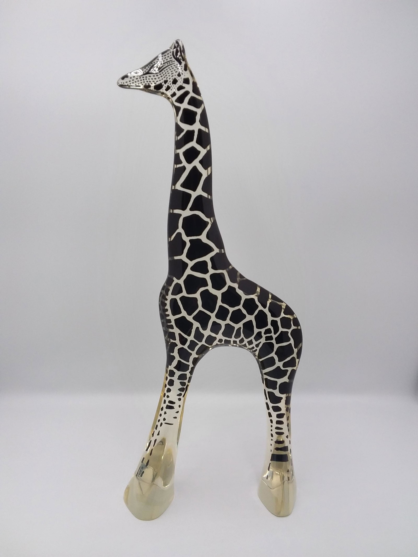 Abraham Palatnik (Brazil, 1928-2020) Acrylic Giraffe: Signed Abraham Palatnik (Sought after Brazilian Artist & Inventor) Tall Acrylic Giraffe Sculpture.