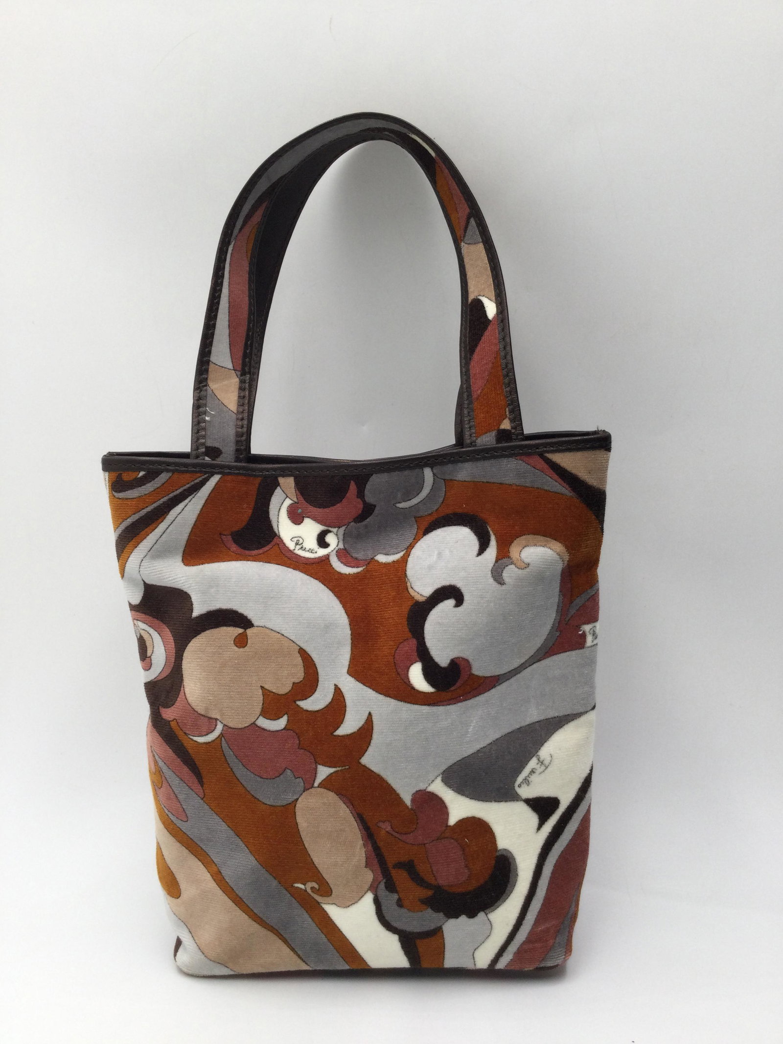 Emilio Pucci Corduroy Leather Trim Handbag: Emilio Pucci Corduroy Leather Trim Handbag. Measurements are approximate: 7.25 inches tall x 7.5 inches wide, Handle drops 5.5 inches. Free pick-up at our warehouse. Shipping is done by a 3rd party sh