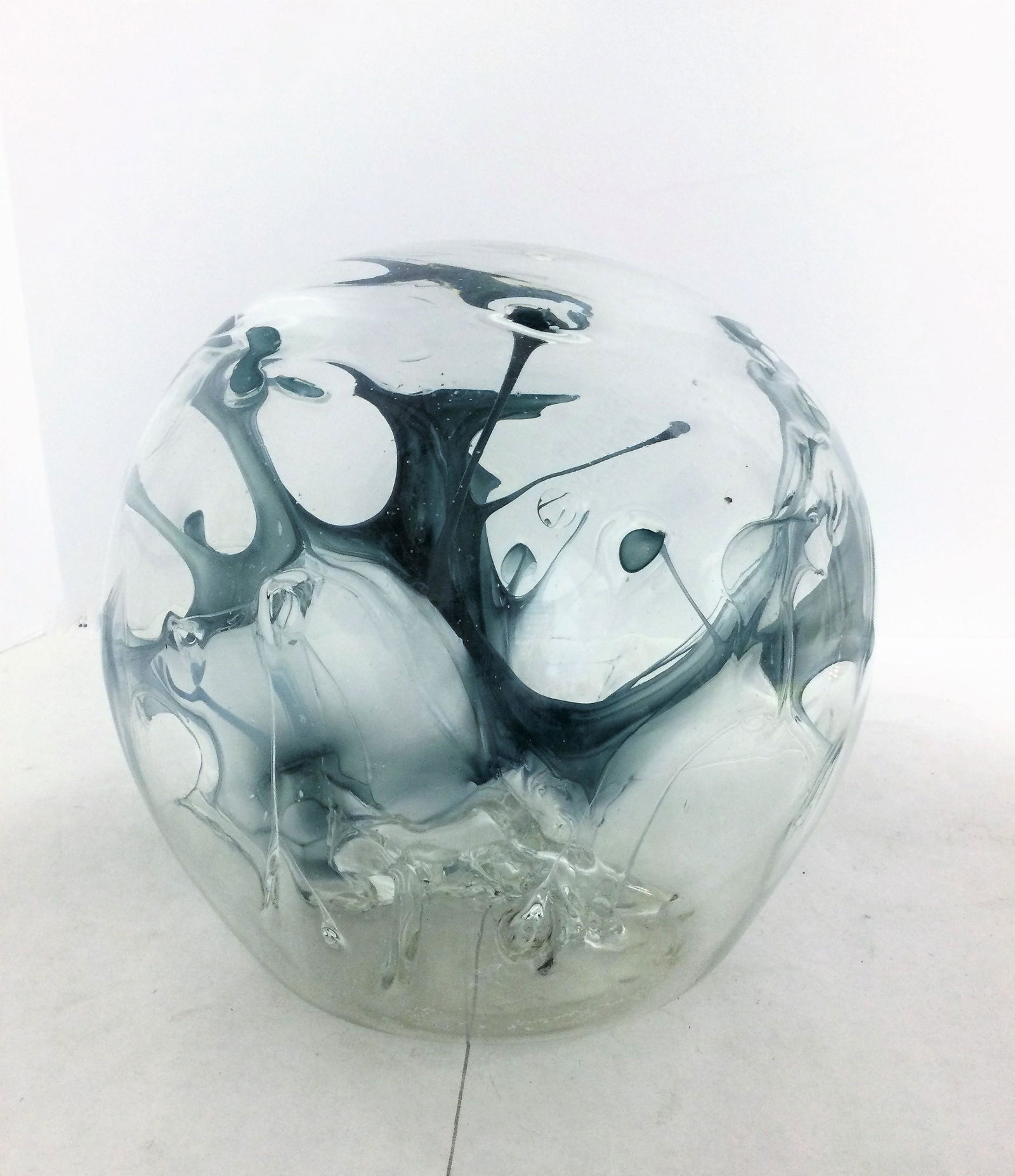 1986 Peter Bramhall Handblown Glass Orb: 1986 Peter Bramhall Handblown Glass Orb. Measuring 9.5 tall x 9 x 9, weight 2.13 pounds. Signed & Dated