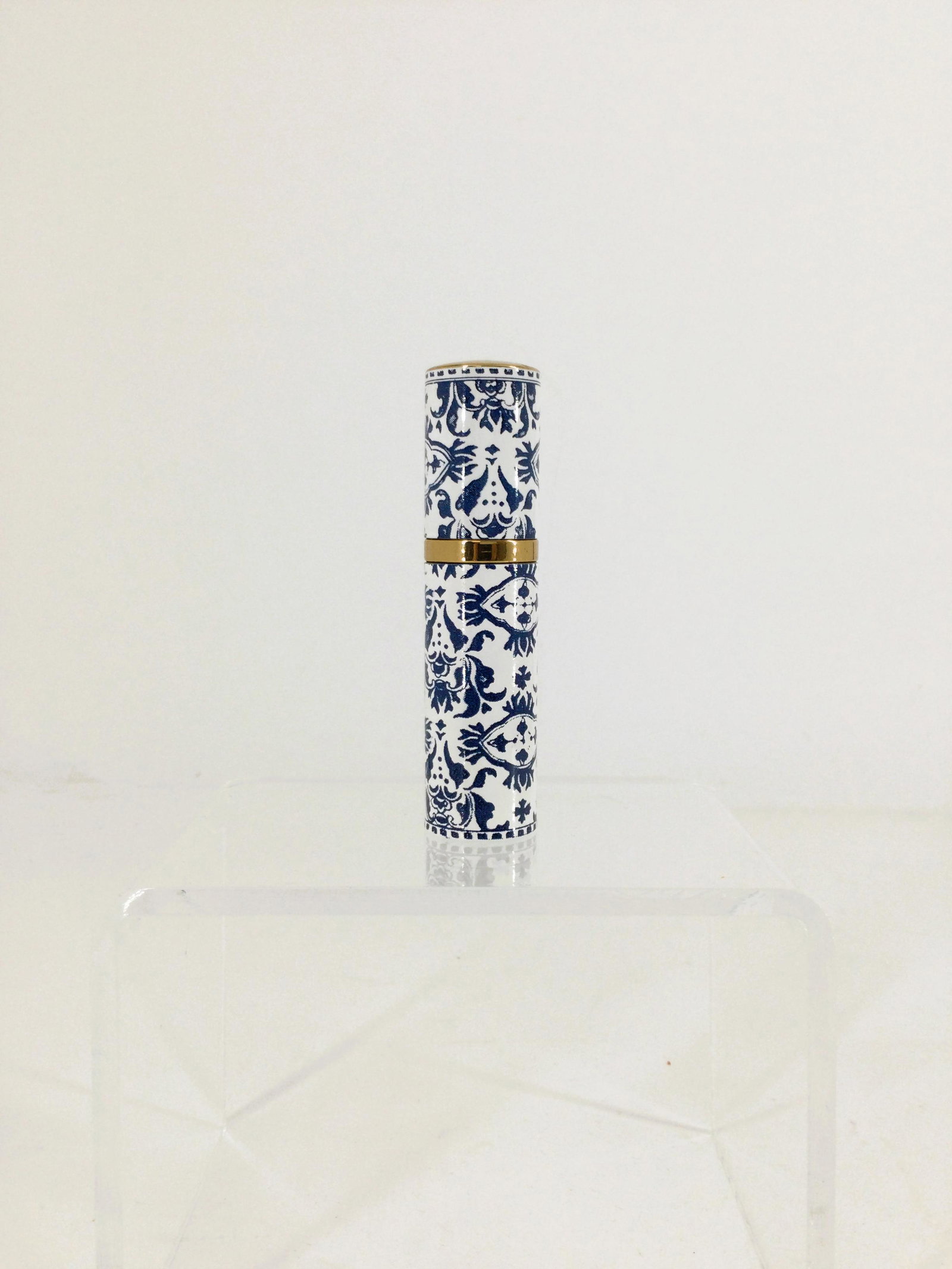 Vintage Guerlain Shalimar Perfume Paisley Case with Original Box: Vintage Guerlain Shalimar Perfume Paisley Case with Original Box, refillable canister, there is obvious evaporation as the box was sealed & opened by us. Approx. 3.25 inches tall. Approx. weight 1.4 o