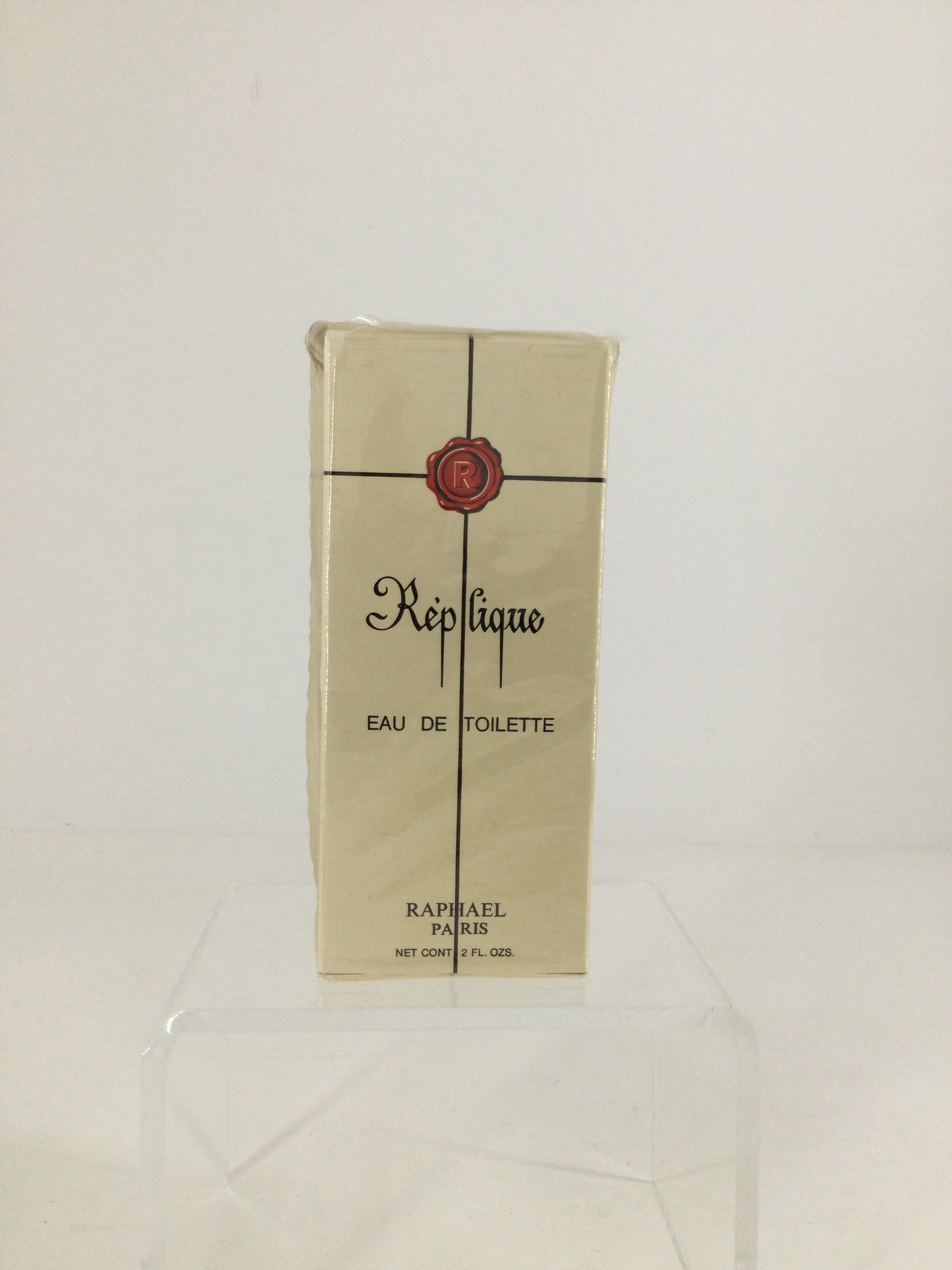 Replique Eau De Toilette Raphael 2 Fl. Oz. NIB: Replique Eau De Toilette Raphael 2 Fl. Oz. NIB Approx. weight 5.9 oz. IMPORTANT: In House Shipping, No International Shipping.