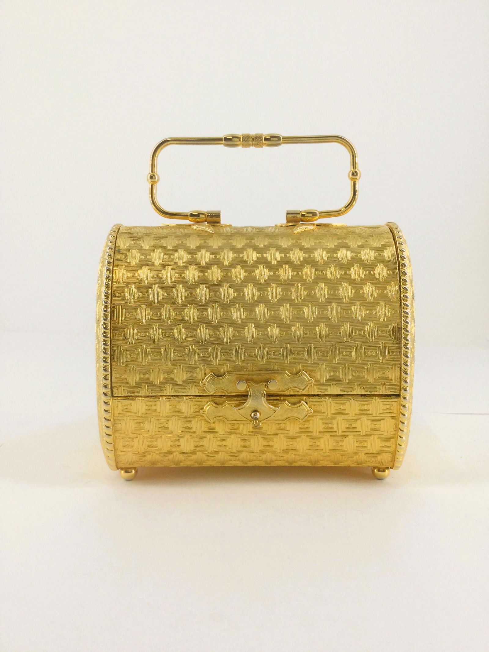 Vintage Rosenfeld Metal Gold Colored Woven Handbag: Vintage Rosenfeld Metal Gold Colored Woven Handbag. Approx. size 4.5 inches tall x 5.25 wide x 2.75 deep. Approx. weight 13.4 oz. IMPORTANT: In House Shipping.