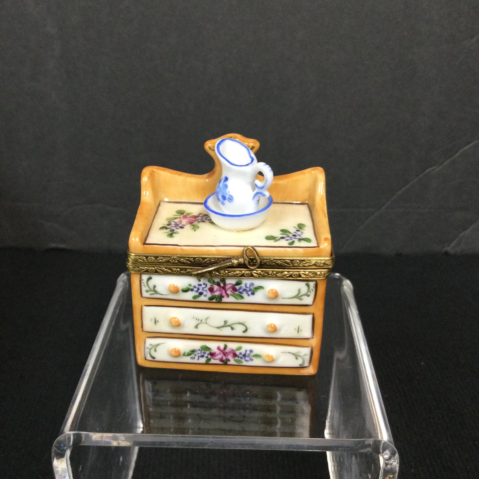 Rochard Limoges Hand Painted Trinket Box Dresser: Antique Limoges Hand Painted Trinket Box of a Dresser with A Pitcher and Water Basin. Approx. size 2.5 inches tall x 2 wide x 1 deep. Approx weight 2.4 oz. IMPORTANT: In House Shipping.