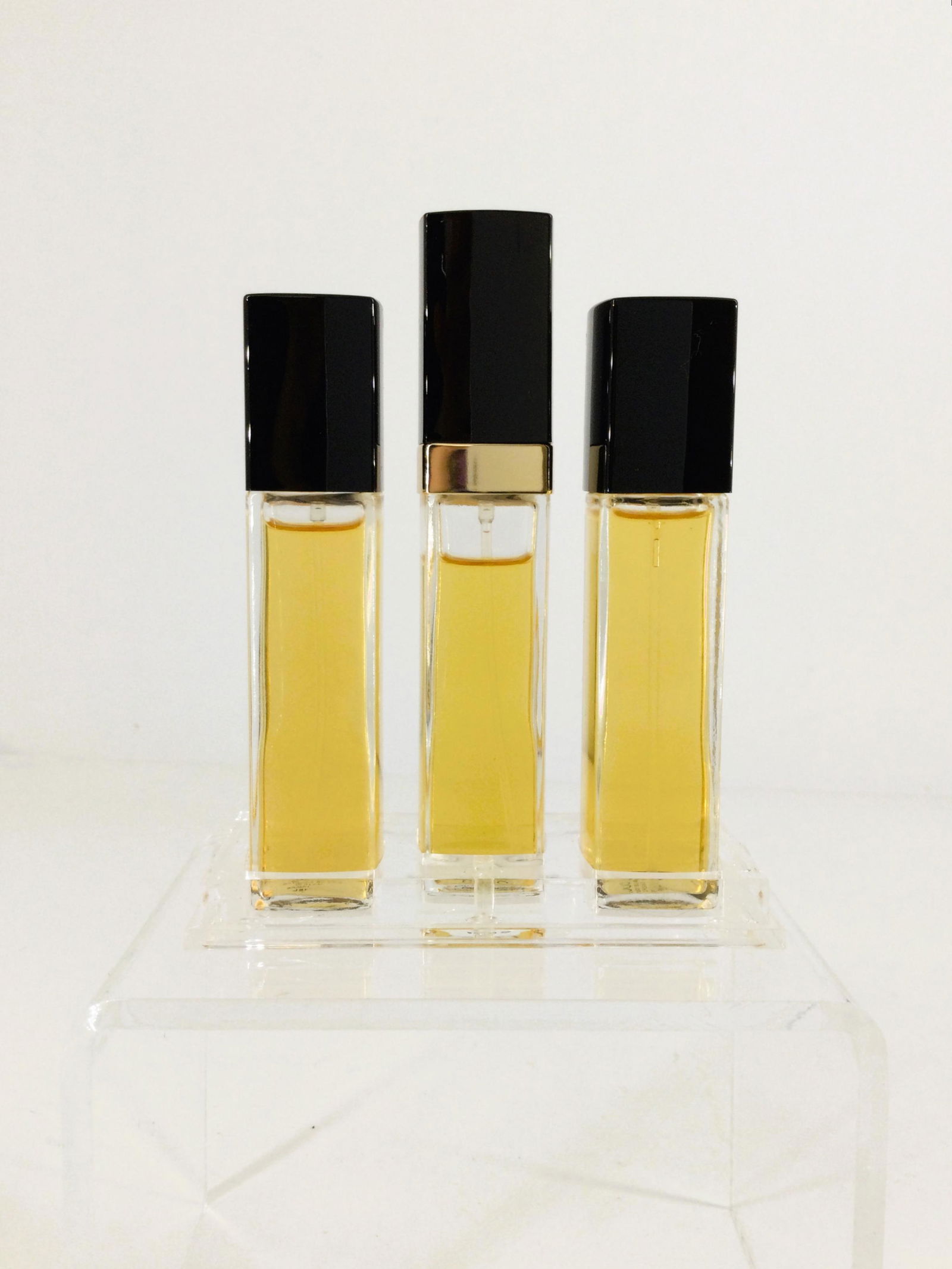 Set of 3 Coco Chanel Eau De Toilette: Set of 3 Coco Chanel Eau De Toilette 0.5 Fl. Oz. each. New in box, one has minimal signs of evaporation. Approx. size 3.5 inches tall x0.75 square. Approx. weight 5.2 oz total. IMPORTANT: In House Shi