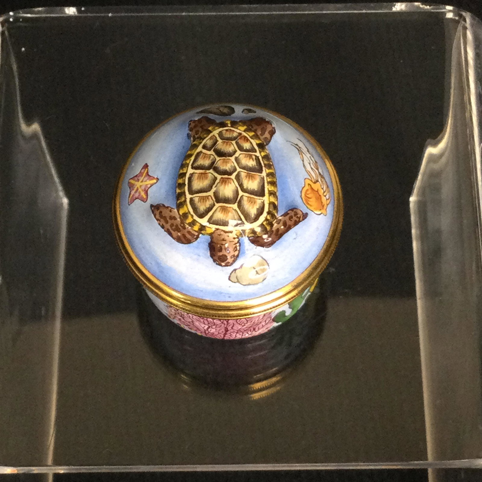 Halcyon Days Enamels 3D Sea Turtle Trinket Box: Halcyon Days Enamels 3D Sea Turtle Trinket Box. Approx. size 1.25 inches tall x 1 round. Approx. weight 0.8 oz. IMPORTANT: In House Shipping.