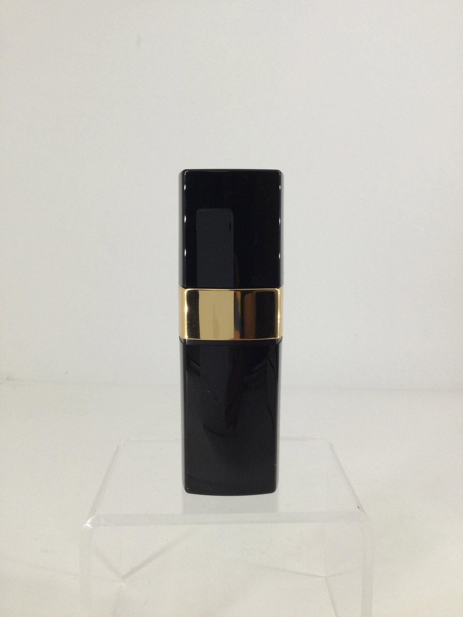 Chanel Eau De Toilette No. 5 Refillable Spray 50ml.: Chanel Eau De Toilette No. 5 Refillable Spray 50ml. Full bottle, refillable canister. Approx. size 5 inches tall x 1.5 square. Approx. weight 6.7 oz. IMPORTANT: In House Shipping, NO international shi