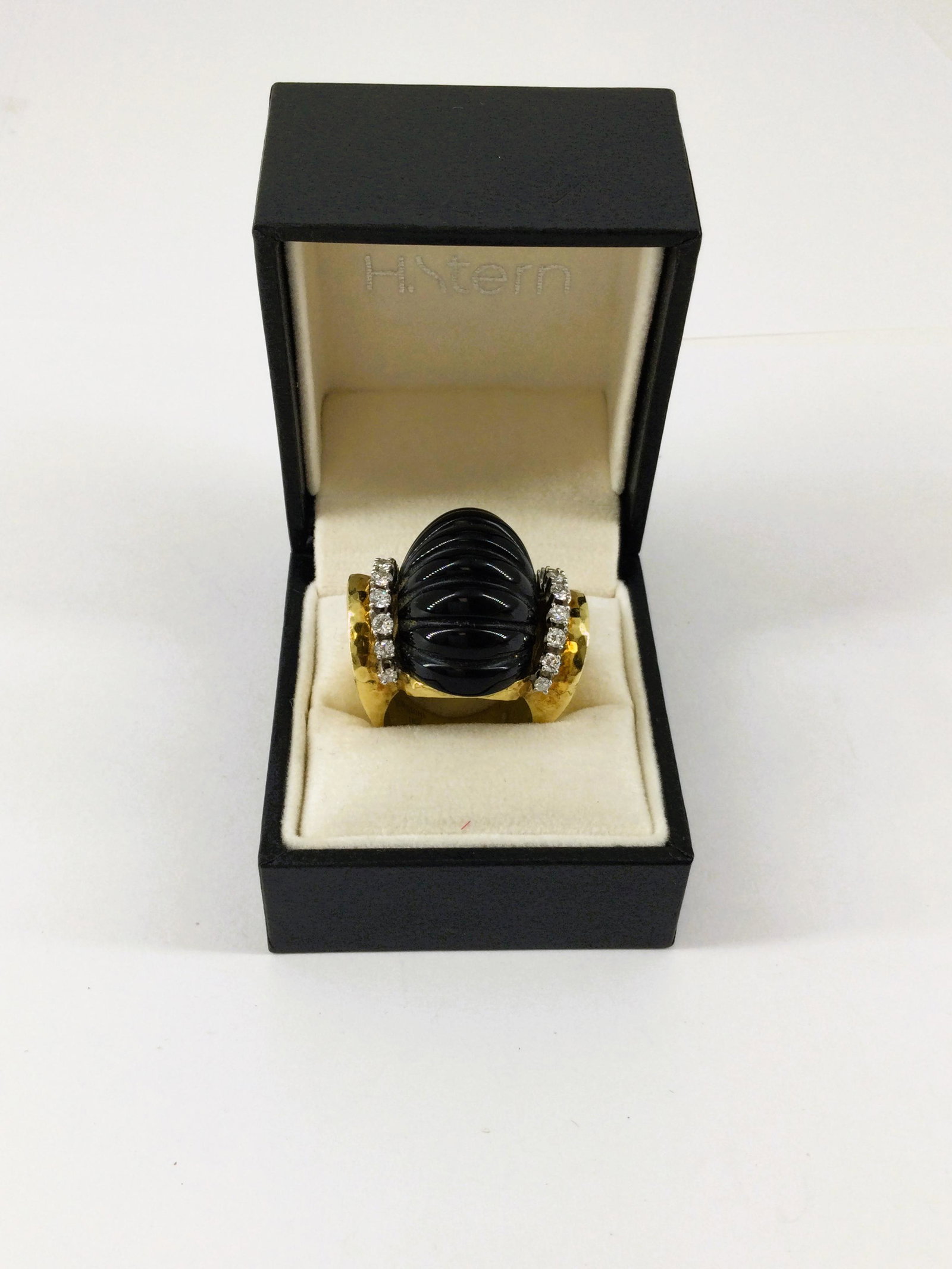 R. Stone 18k Onyx - Diamond Cocktail Ring Size 7: 18k Carved Onyx and Diamond Cocktail Ring Size 7 by R. stone. Approx. 29.2 grams. IMPORTANT: In House Shipping.
