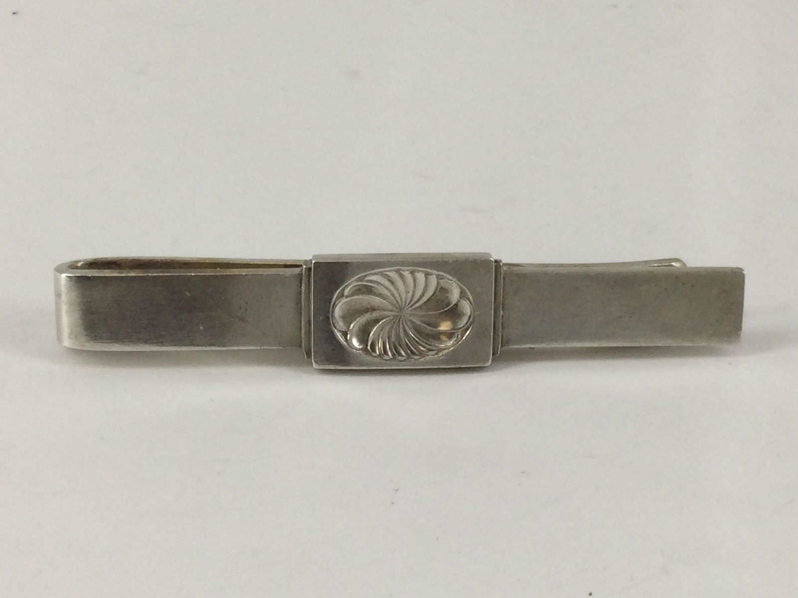 Vintage George Jensen Sterling Tie Clip: Vintage George Jensen Sterling Tie Clip. Approx. weight 13.1 grams. IMPORTANT: In House Shipping.
