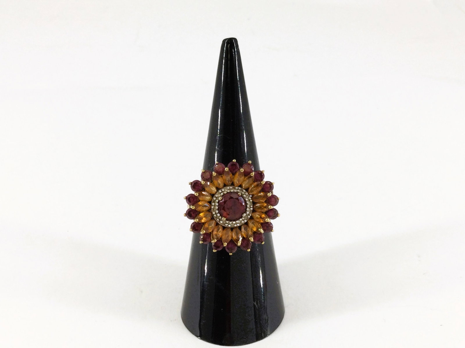 Vintage STS 10k Cocktail Ring Sz. 6 Garnets/Citrines: Vintage STS 10k Cocktail Ring. Approx. size 6, gemstones are garnets and citrines. Approx. weight 4.4 grams. IMPORTANT: In house shipping available.