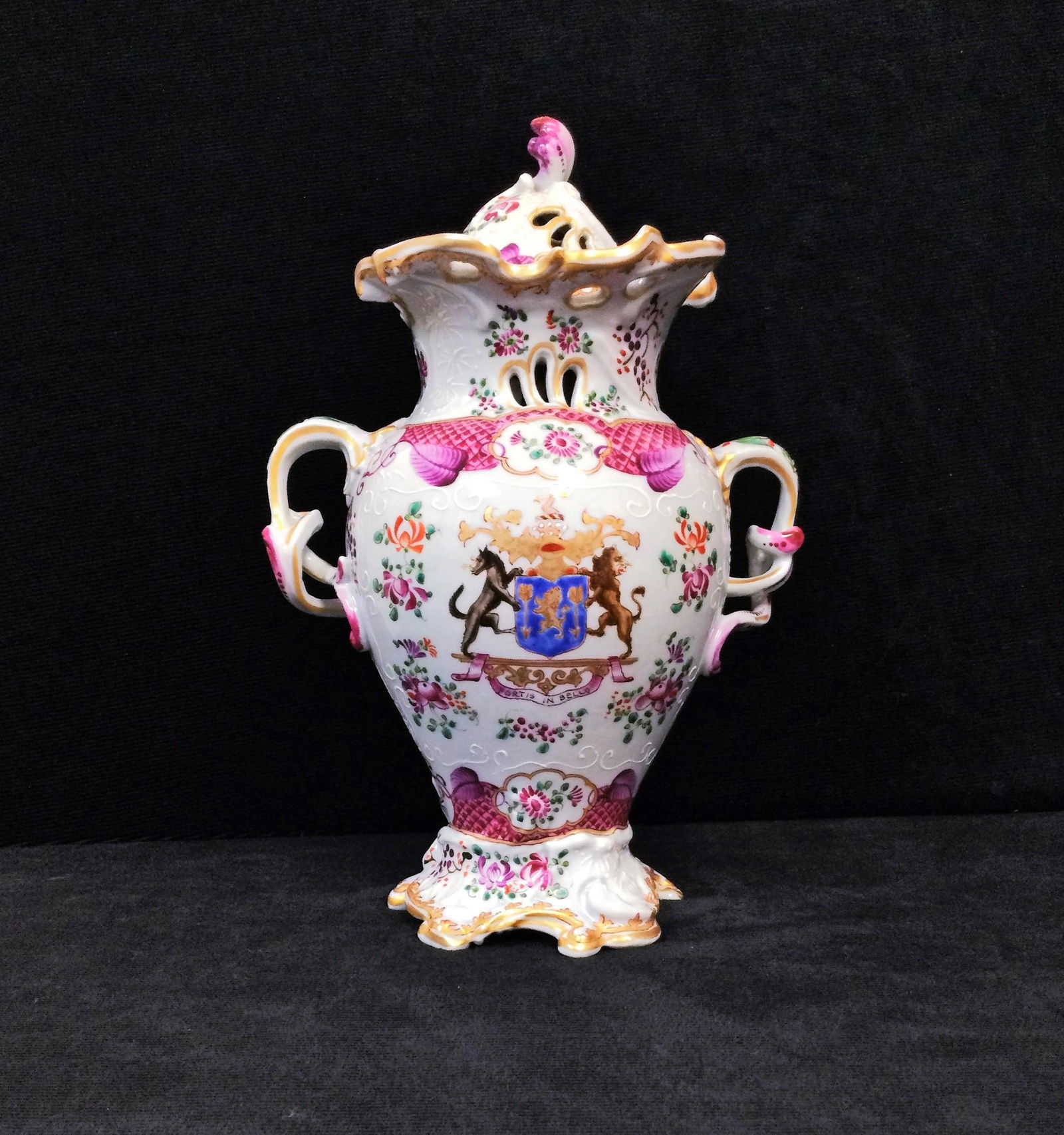 Chinese Porcelain Lidded Urn Wolf and Lion Crest (1 of 10)