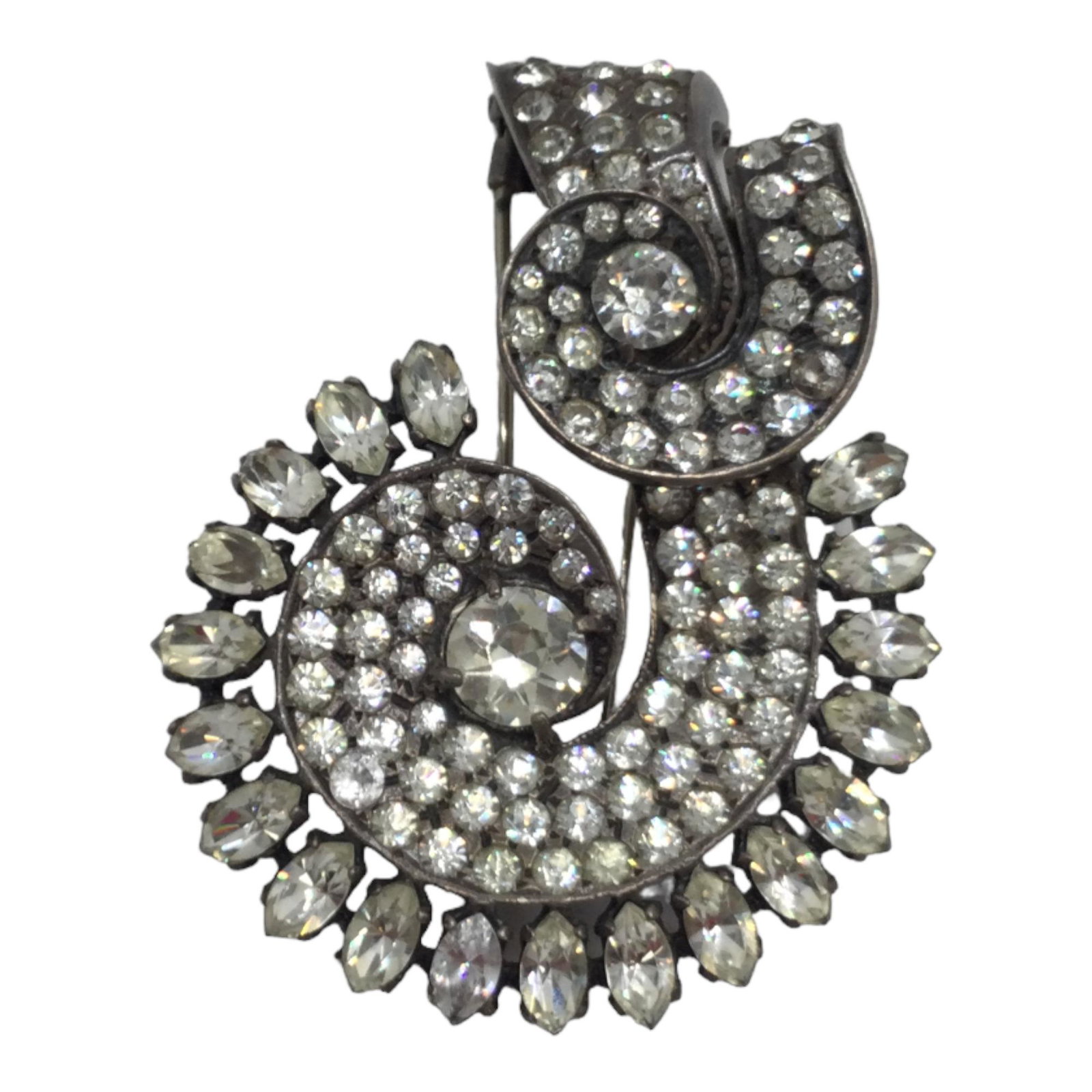 Vintage Eisenberg Original Sterling Silver Fur Clip: Vintage Eisenberg Original Sterling Silver Fur Clip with clear rhinestones, signed. Approx. 2.5 inches
