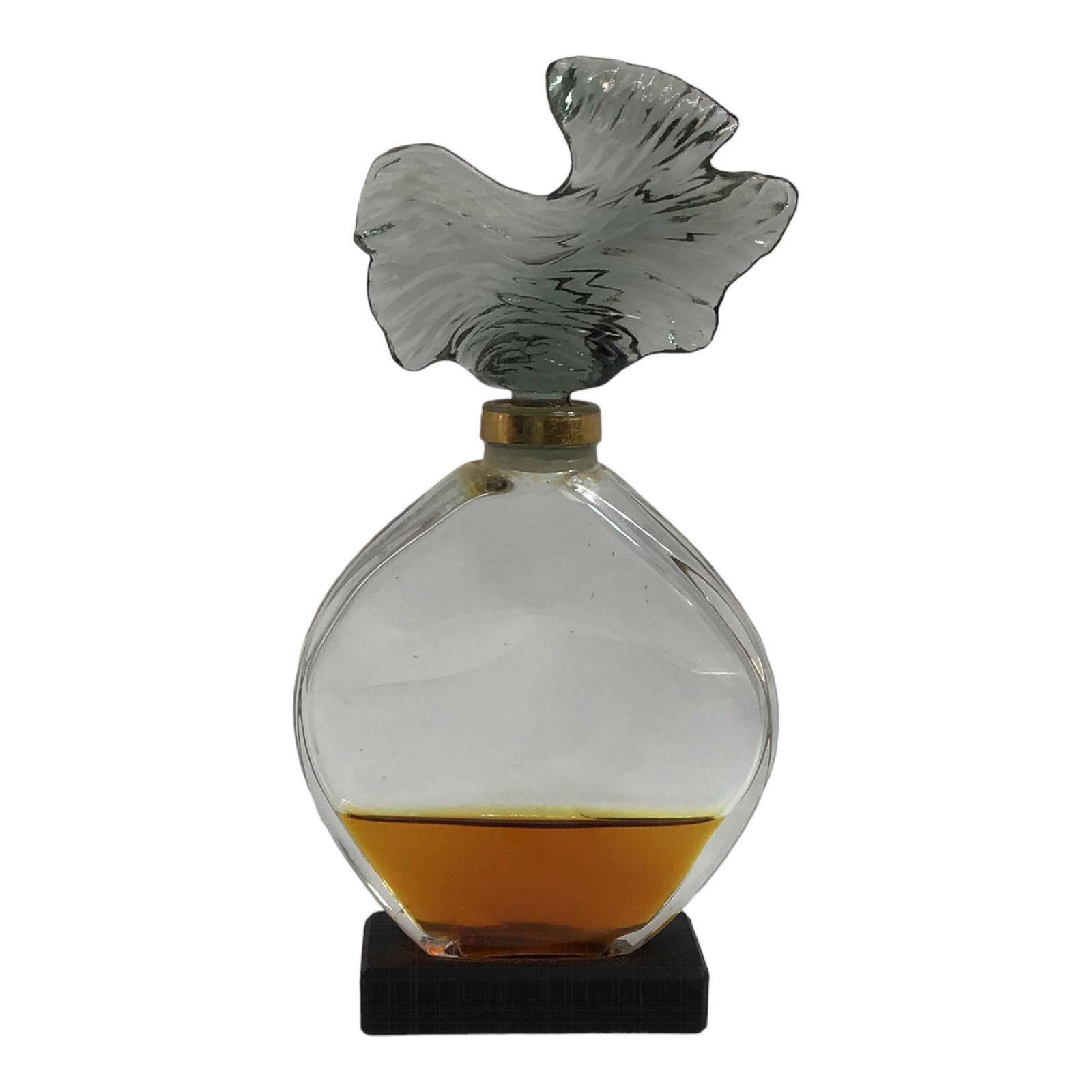 Parure Perfume By Guerlain 1974: Parure Perfume By Guerlain 1974. Bottle size 1/2 fluid oz. About 20-25 percent full. IMPORTANT: NO In-House Shipping, Please read our shipping terms for provider.