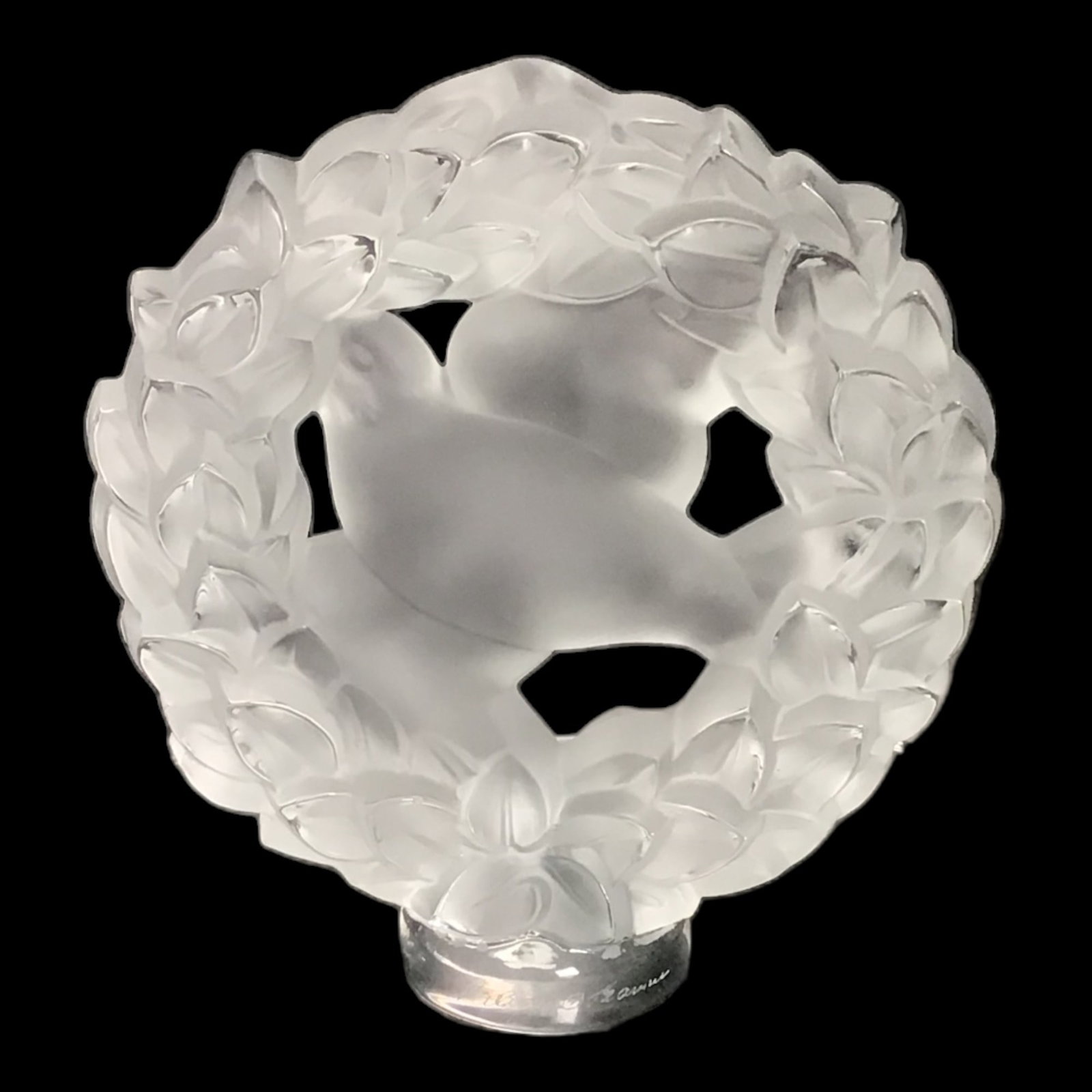 Lalique Crystal Wreath Seal Pax Dove Pattern: Captivating dove figurines, gracefully nestled within an intricately designed wreath, Signed Lalique, France. IMPORTANT: NO In-House Shipping, Please read our shipping terms for provider.