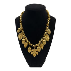 Vintage Unsigned Acorn and Leaves Gold Tone Necklace